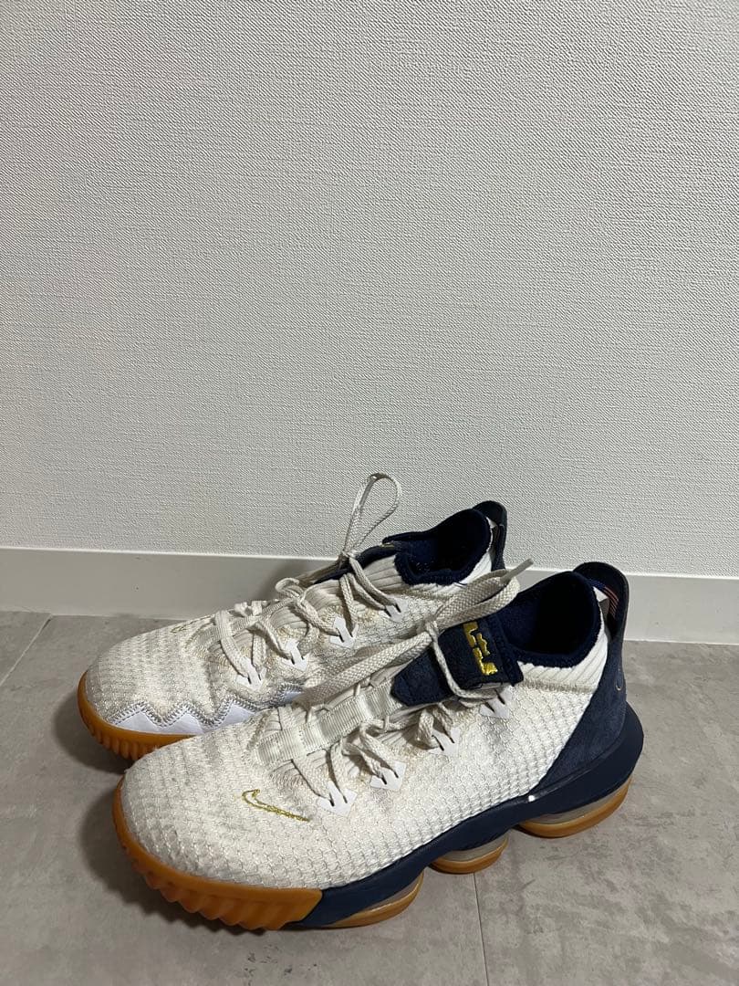 Nike LeBron16 Low \"Olympic\" バスケットボールシューズ