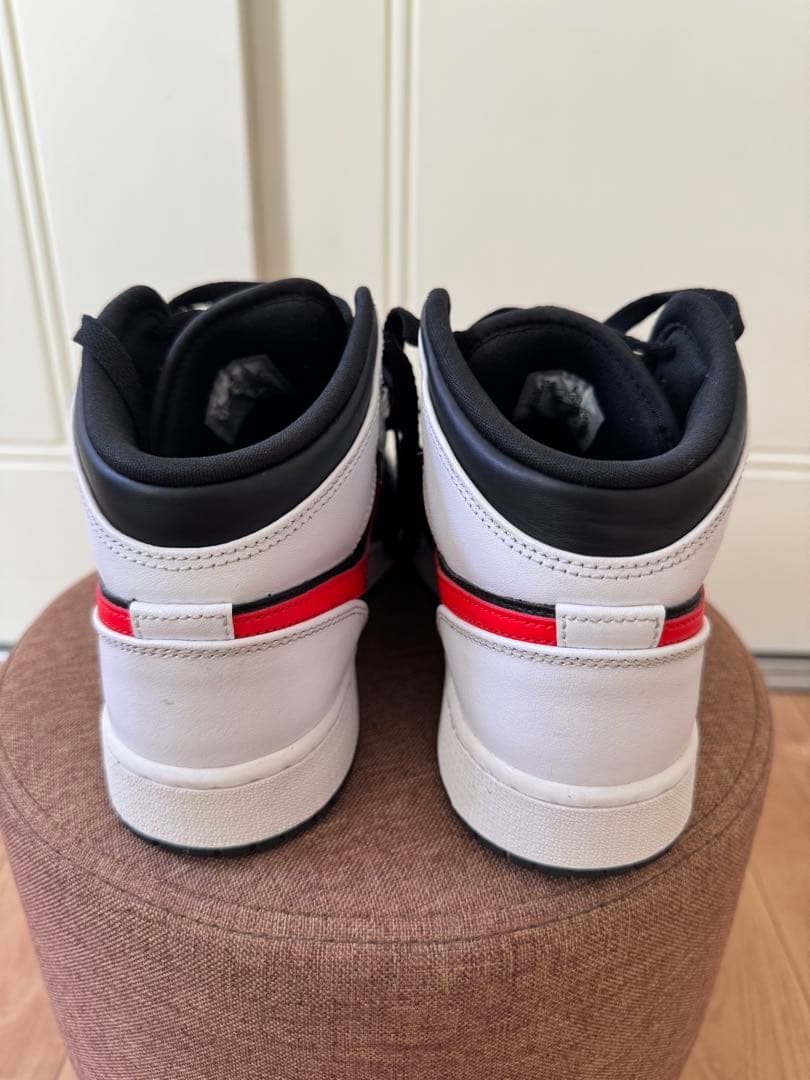 シューズ(女性用) NIKE AIR JORDAN 1 MID BLACK/CHILE