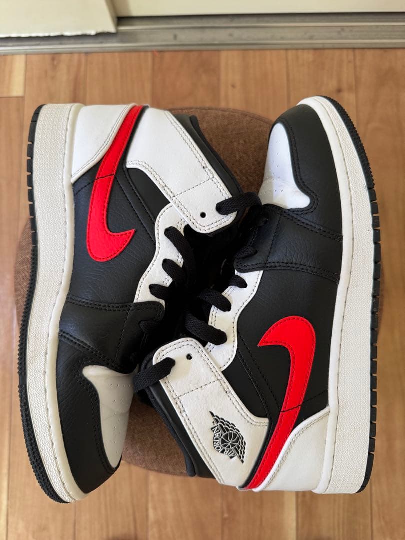 シューズ(女性用) NIKE AIR JORDAN 1 MID BLACK/CHILE
