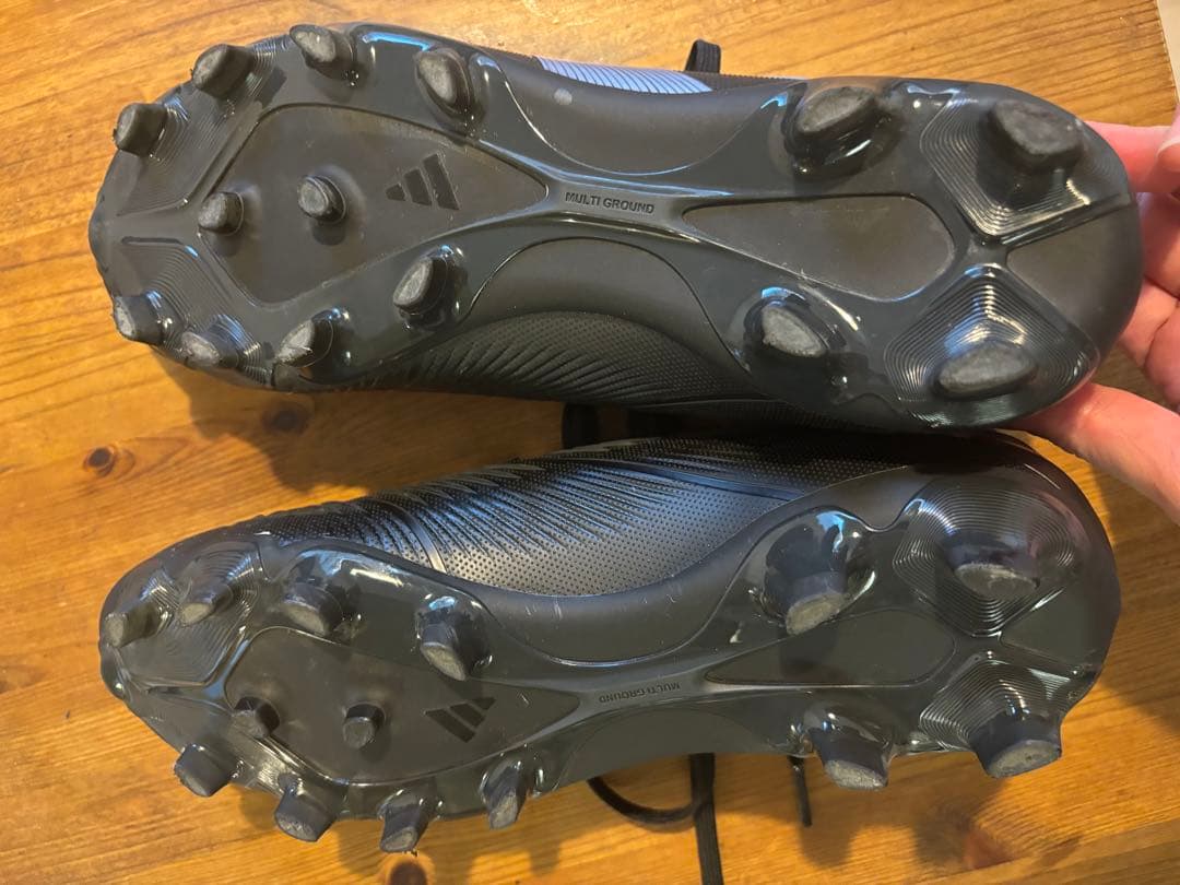 adidas サッカー　スパイク