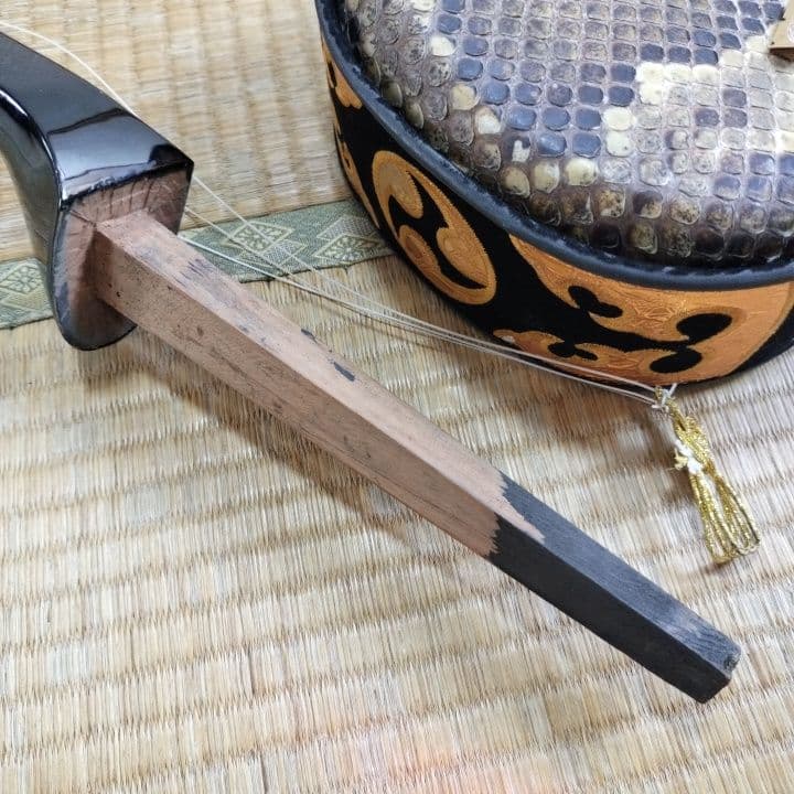 沖縄三線とハードケースのセット