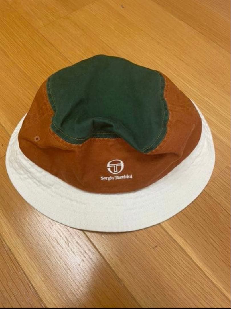 アフターテニスに　Sergio Tacchiniハーフパンツとハットのセット売り