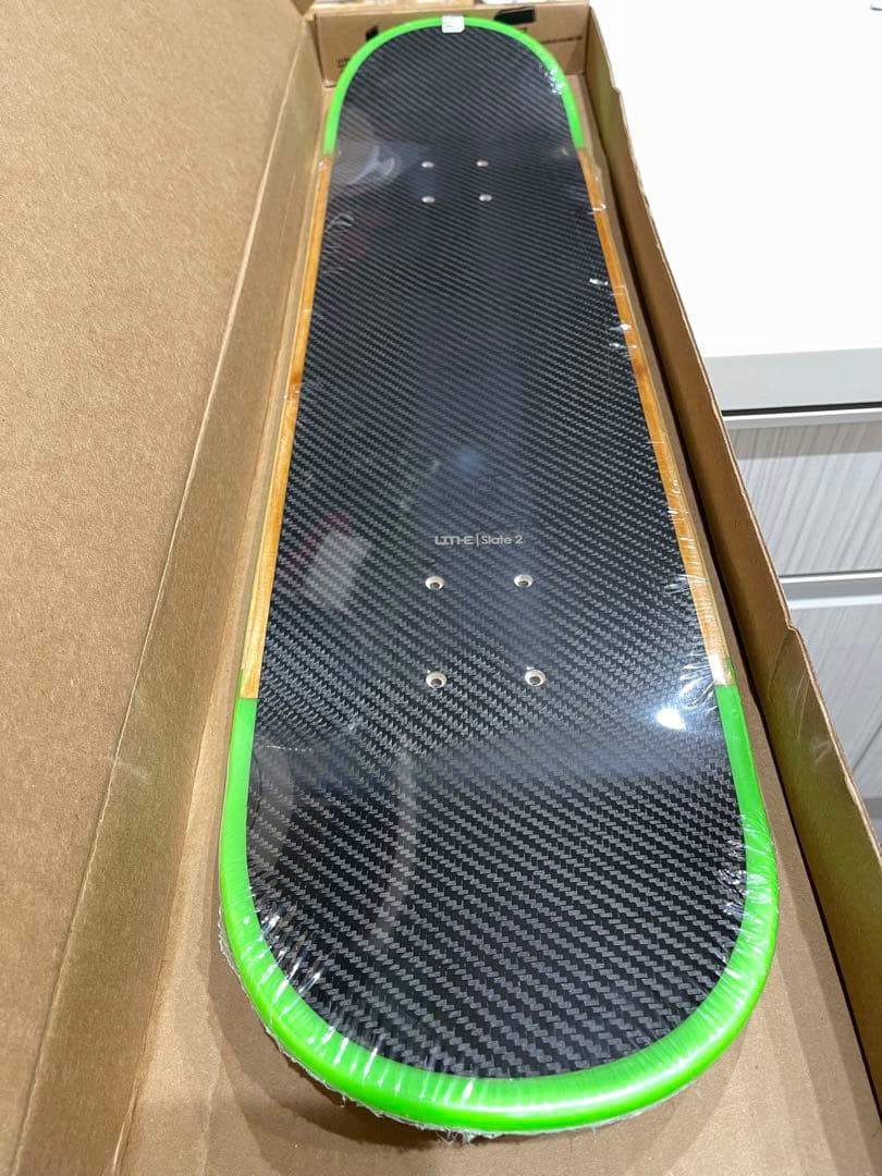 Lithe カーボンファイバーと樹脂の最強スケートボードデッキ！！