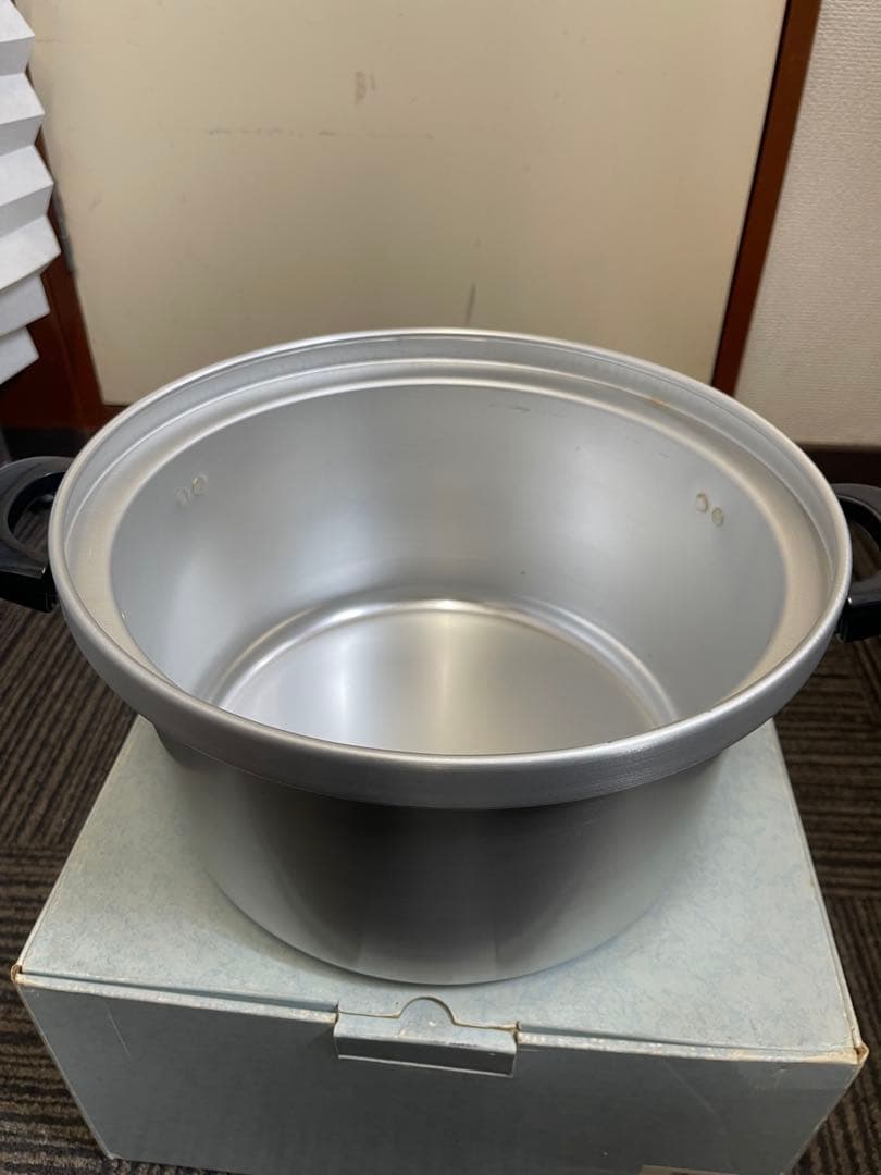 26cm アルミ両手鍋 蒸し器付き 高さ17cm フタ付き 箱あり