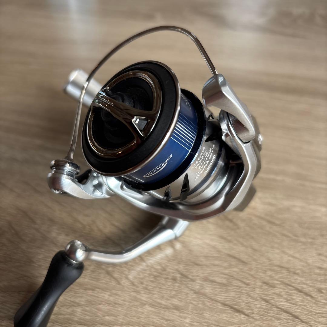 美品　シマノ 23ストラディック C2000SHG ハンドルBB＋1カスタム