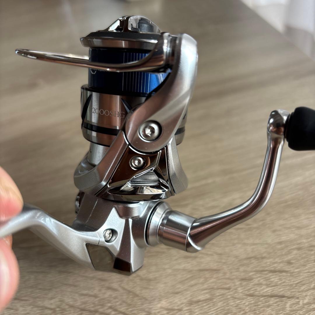 美品　シマノ 23ストラディック C2000SHG ハンドルBB＋1カスタム