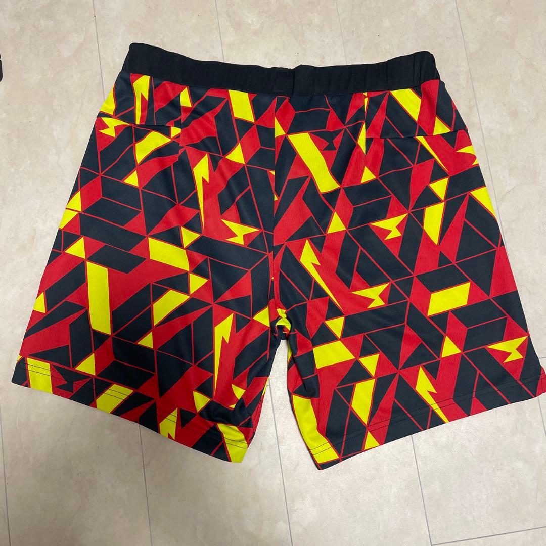 YONEX ハーフパンツ Lサイズ レッド/イエロー