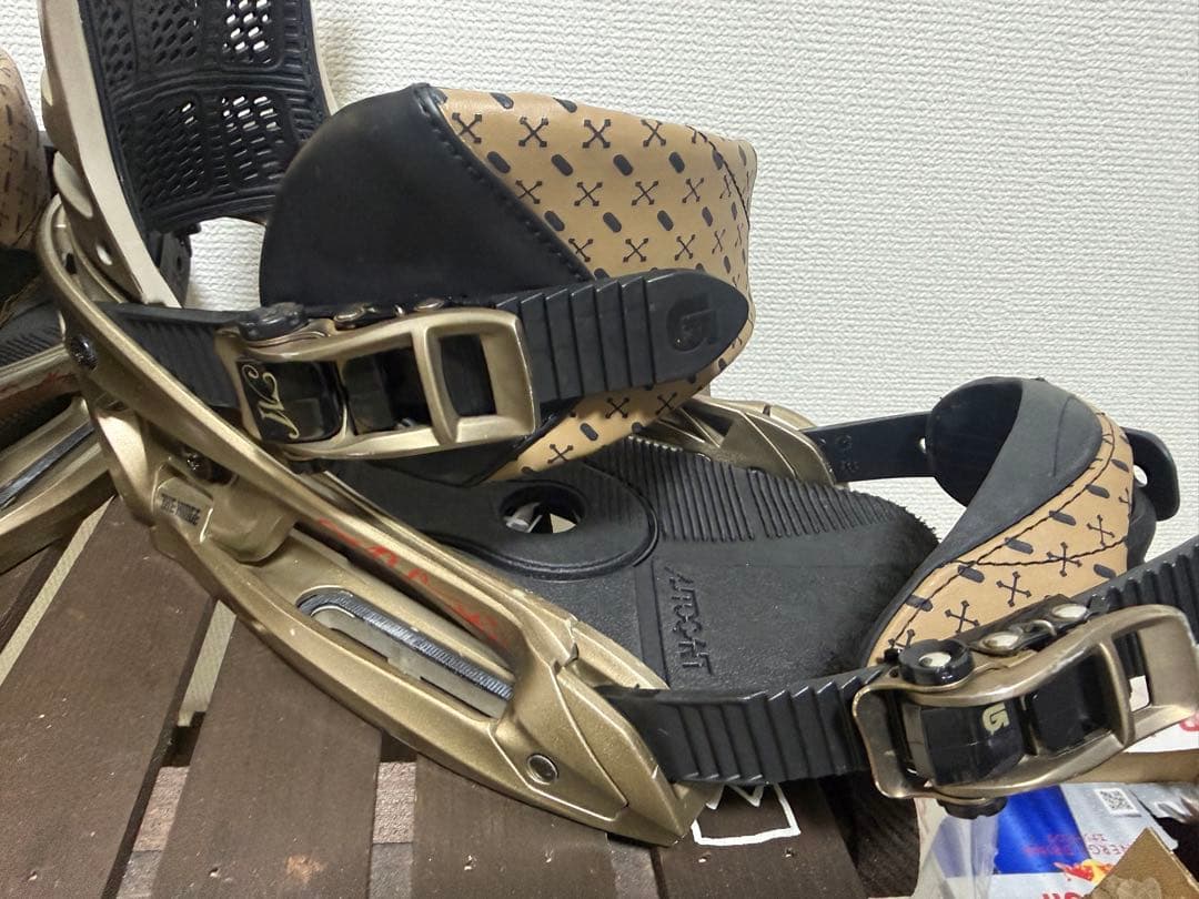 BURTON MALAVITA EST Ｓサイズ　ビス付