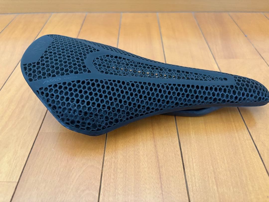 フィジーク　サドル　VENTO ARGO R1 ADAPTIVE 140mm