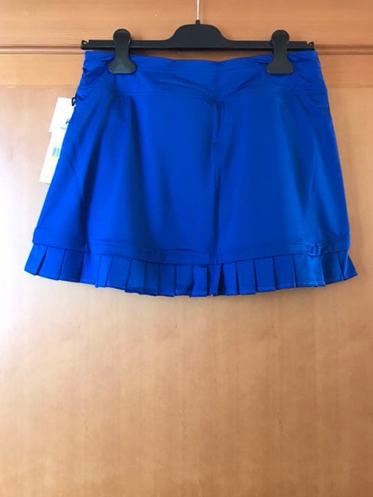 フィラ  テニスウェア　青色スコート　US-Sサイズ　新品