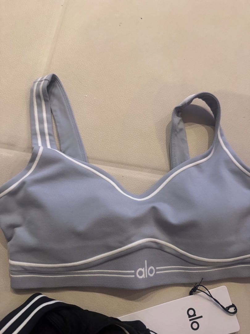 alo 新品　スポーツブラ 2点セット 黒 水色