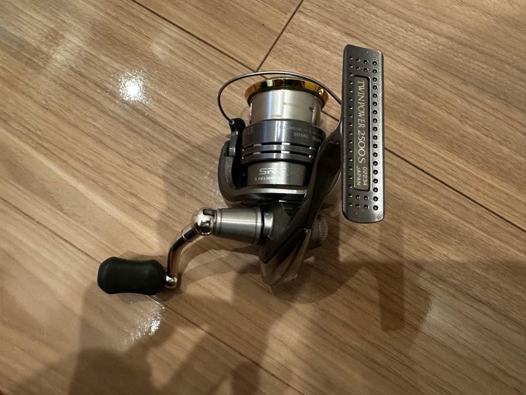 超美品 SHIMANO TWIN POWER 2500S スピニングリール