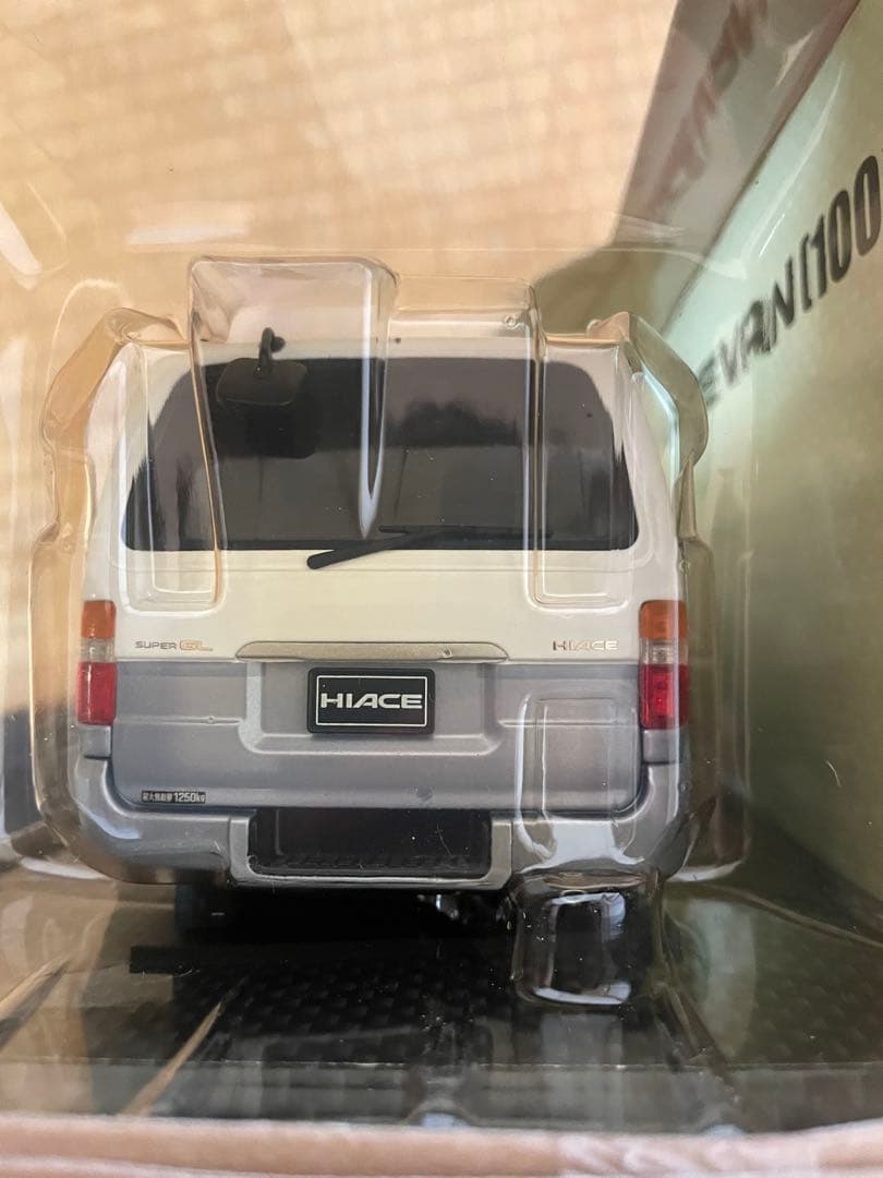 13R-010 DISM 1/24 トヨタ ハイエース VAN 100系