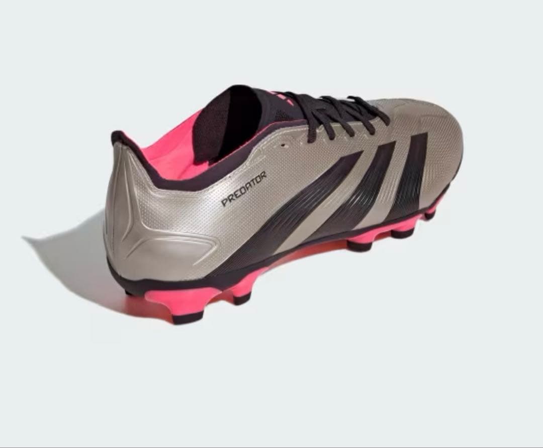 お値下げ　早い者勝ち　新品adidas Predator サッカーシューズ