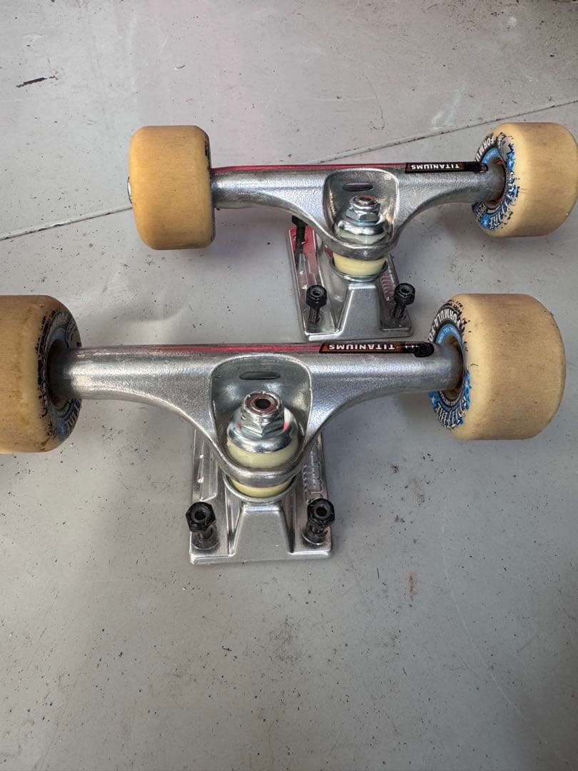 【超軽量】Thunder Trucks Titanium Lights 147