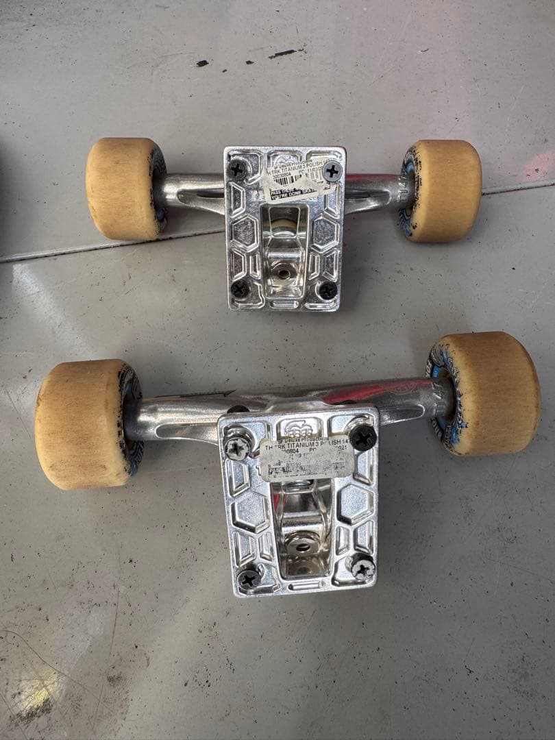 【超軽量】Thunder Trucks Titanium Lights 147