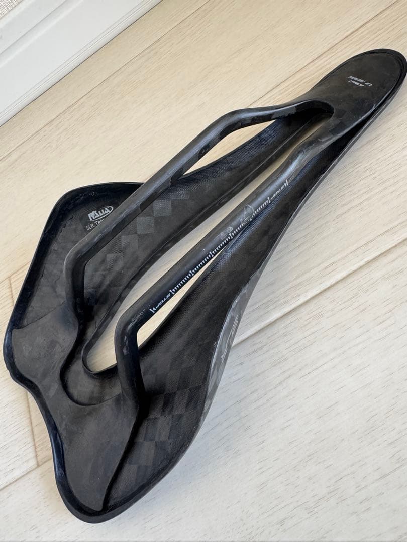セライタリア　selle italia SLR サドル カーボン製 ブラック