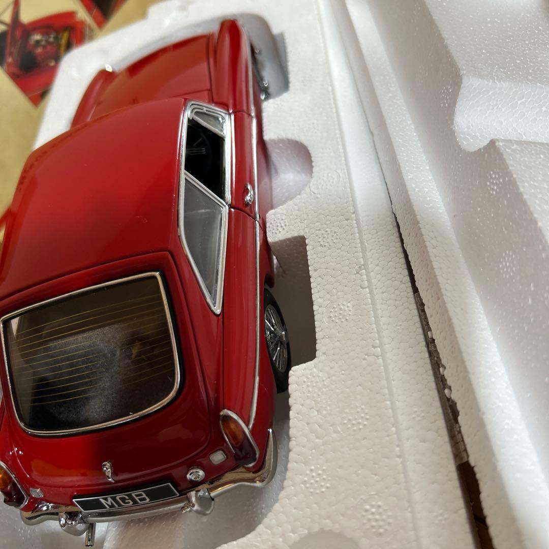 MGB GT COUPE MK Ⅱ 1/18 レッド