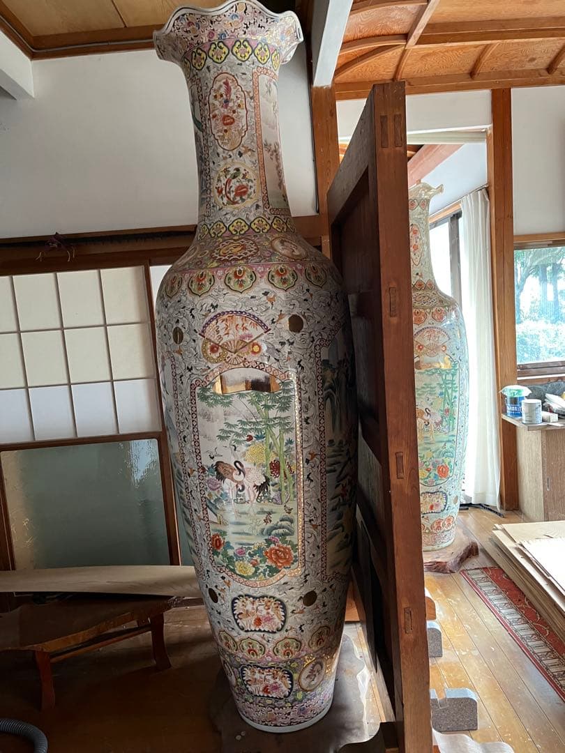 多彩な花鳥模様の大型陶器花瓶
