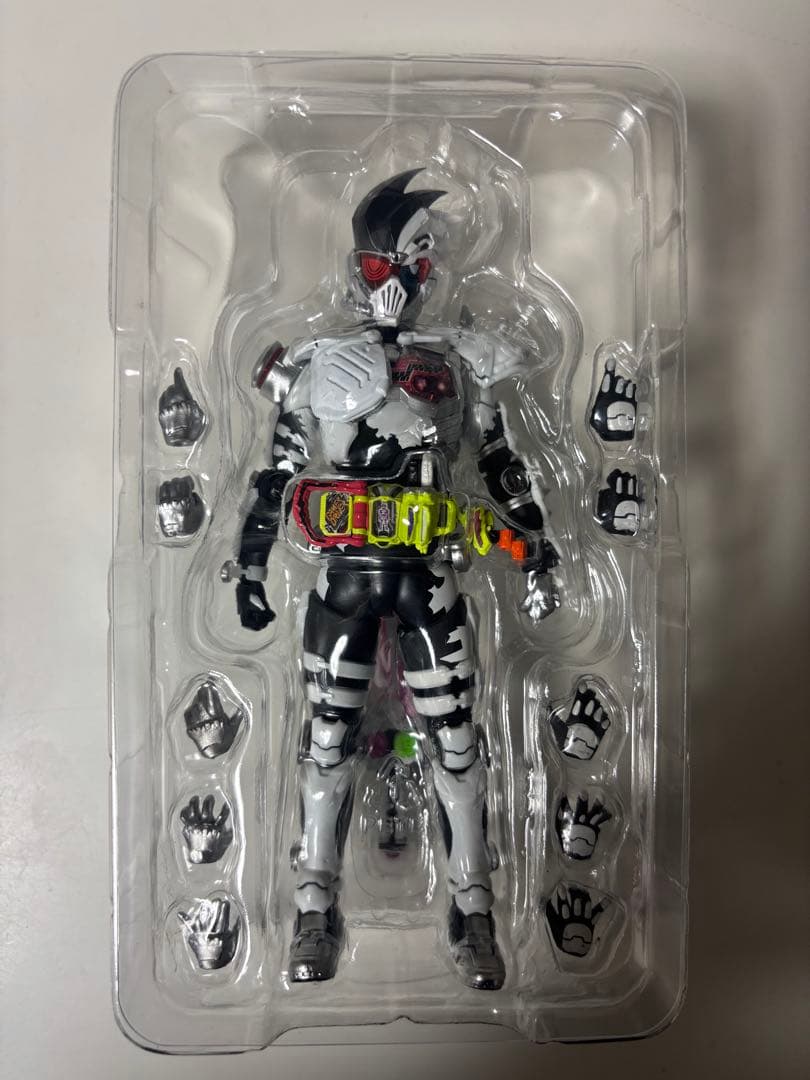S H.Figuarts 仮面ライダーゲンム　ゾンビアクションゲーマー