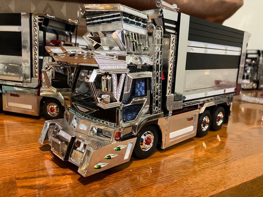 デコトラ、アオシマ、ザ•グレートデカ箱ダンプ1／32完成品
