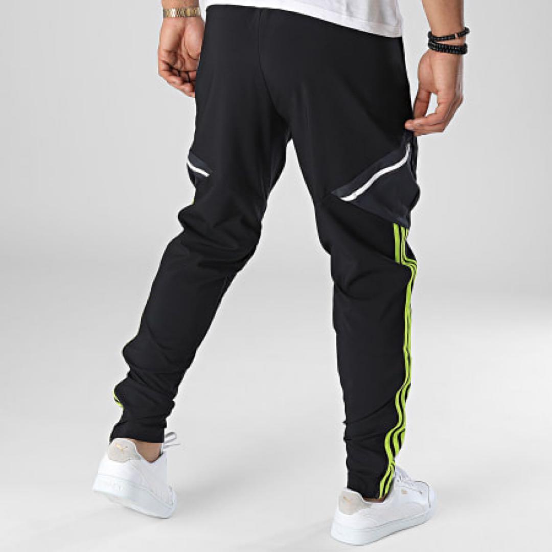 ☆新品未着用Adidas マンチェスターユナイテッド トレーニングパンツ　2XL
