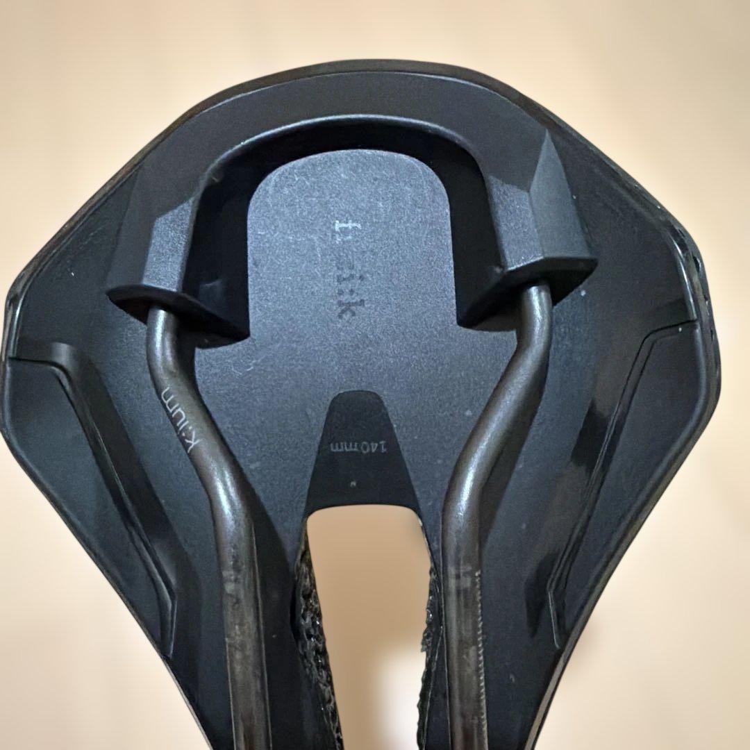 Vento Argo Adaptive 140mm　サドル フィジーク