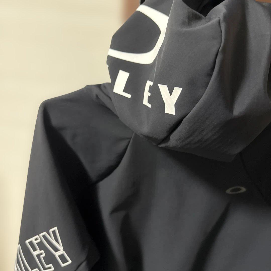 Oakley フルジップ フード付きジャケット 黒