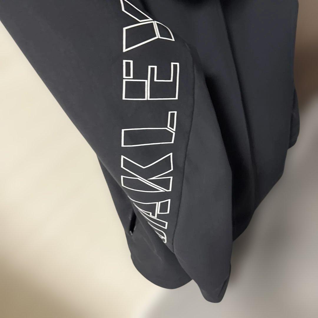 Oakley フルジップ フード付きジャケット 黒