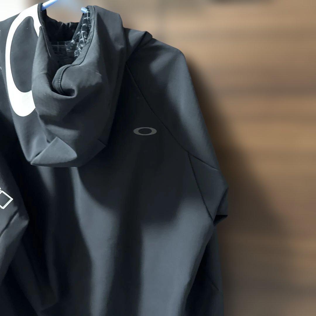 Oakley フルジップ フード付きジャケット 黒