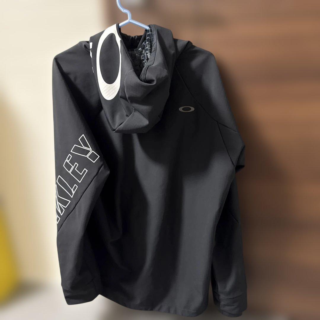 Oakley フルジップ フード付きジャケット 黒