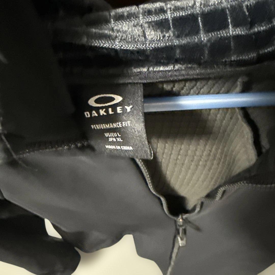 Oakley フルジップ フード付きジャケット 黒