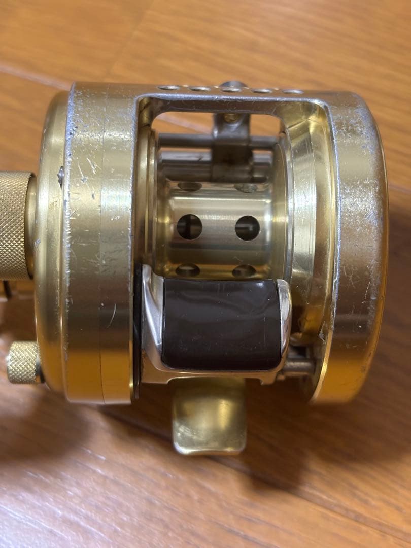 SHIMANO シマノ カルカッタコンクエスト201 左ハンドル