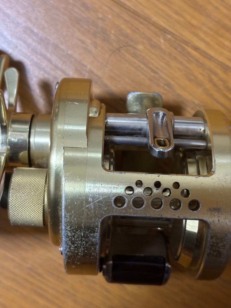 SHIMANO シマノ カルカッタコンクエスト201 左ハンドル