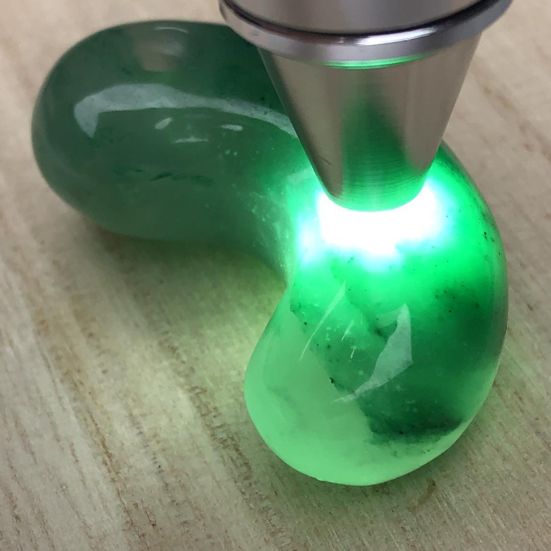 勾玉 硬玉　翡翠　ヒスイ 天然 一点物 お守り