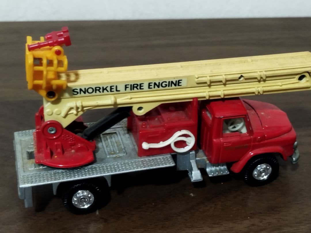 ●トミカ ダンディ 三菱ふそう シュノーケル 消防車 ミニカー tomica