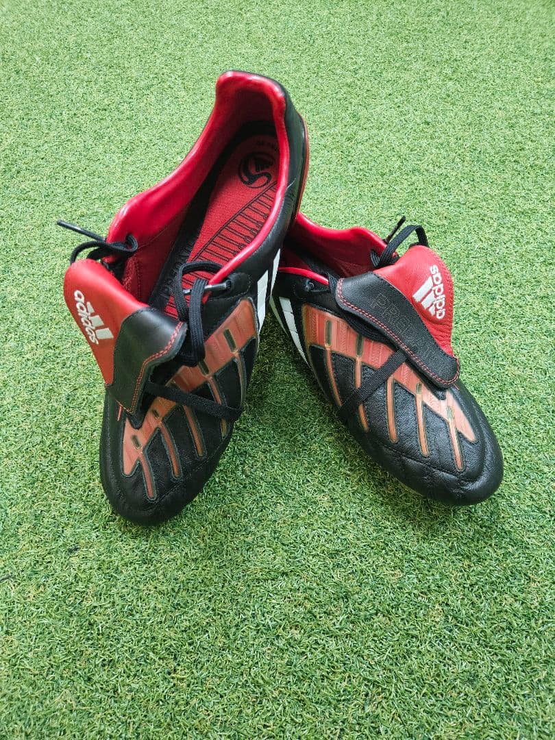 adidas Predator スパイク 黒/赤