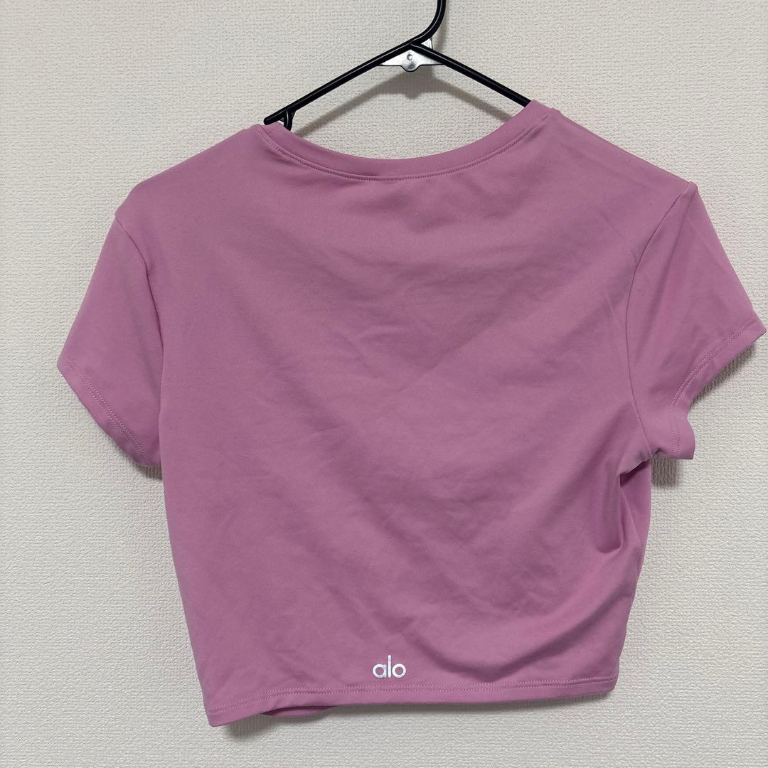 alo ピンク クロップドTシャツ