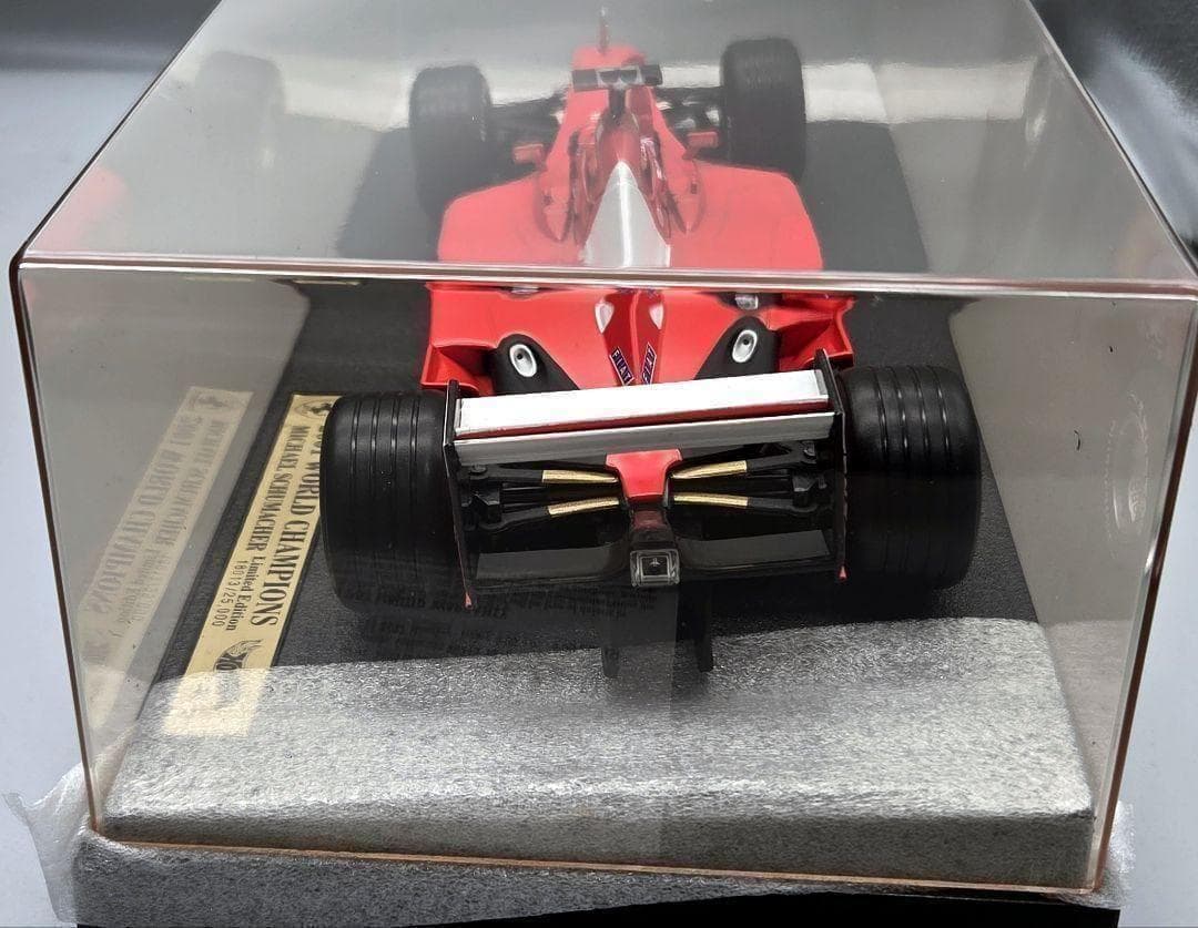 1/18フェラーリ F2001 M.シューマッハ ワールドチャンピオンカー