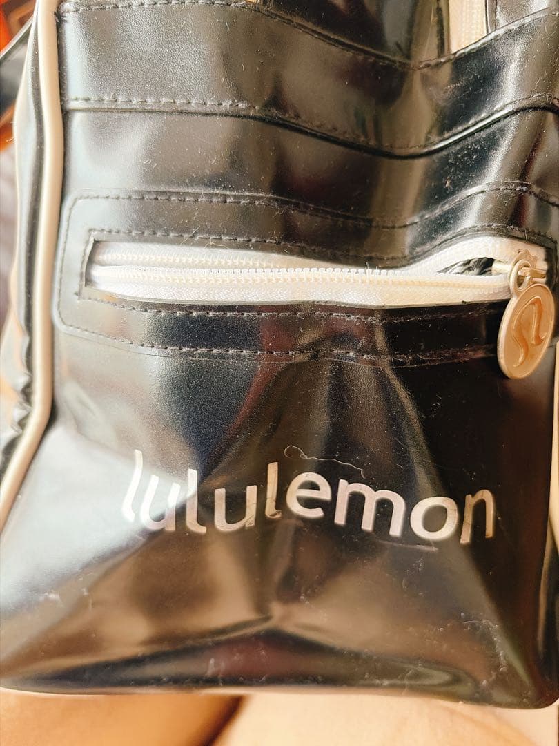 lululemon トートバッグ黒 ルルレモンボストンバッグエナメル調