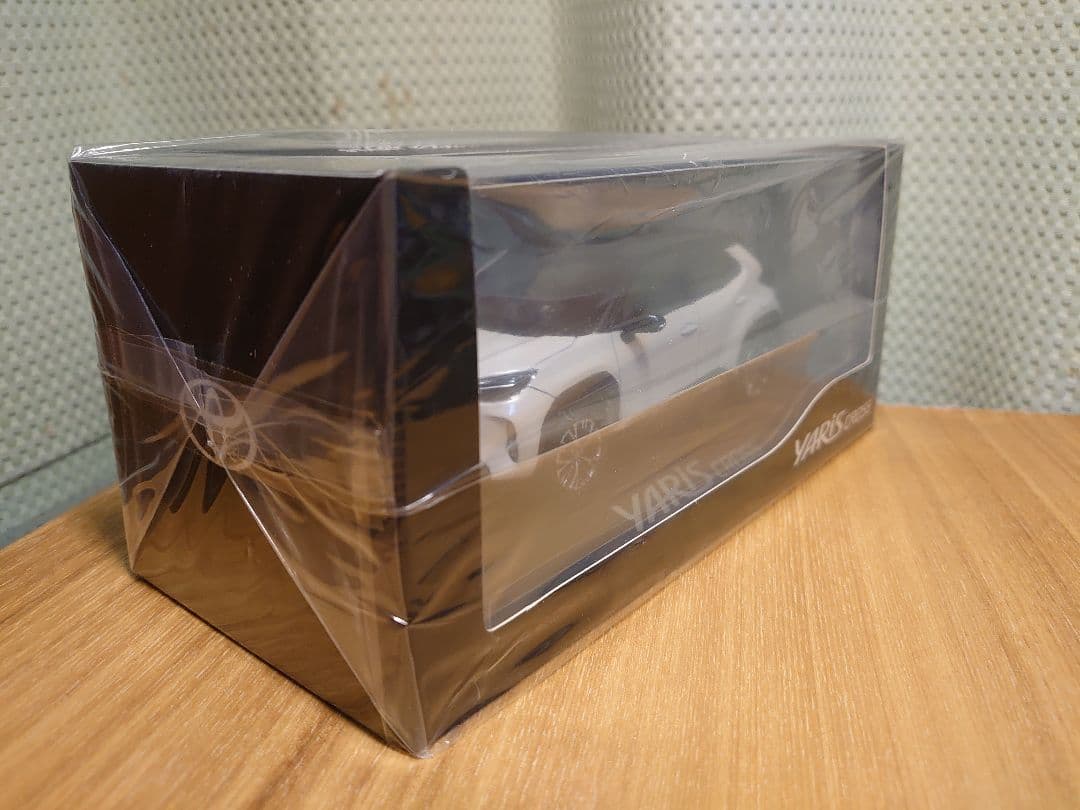 ☆【新品】ヤリスクロス　ブラックマイカ×ホワイトパール　カラーサンプル