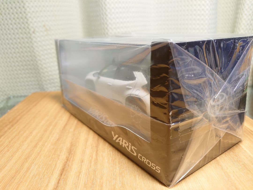 ☆【新品】ヤリスクロス　ブラックマイカ×ホワイトパール　カラーサンプル