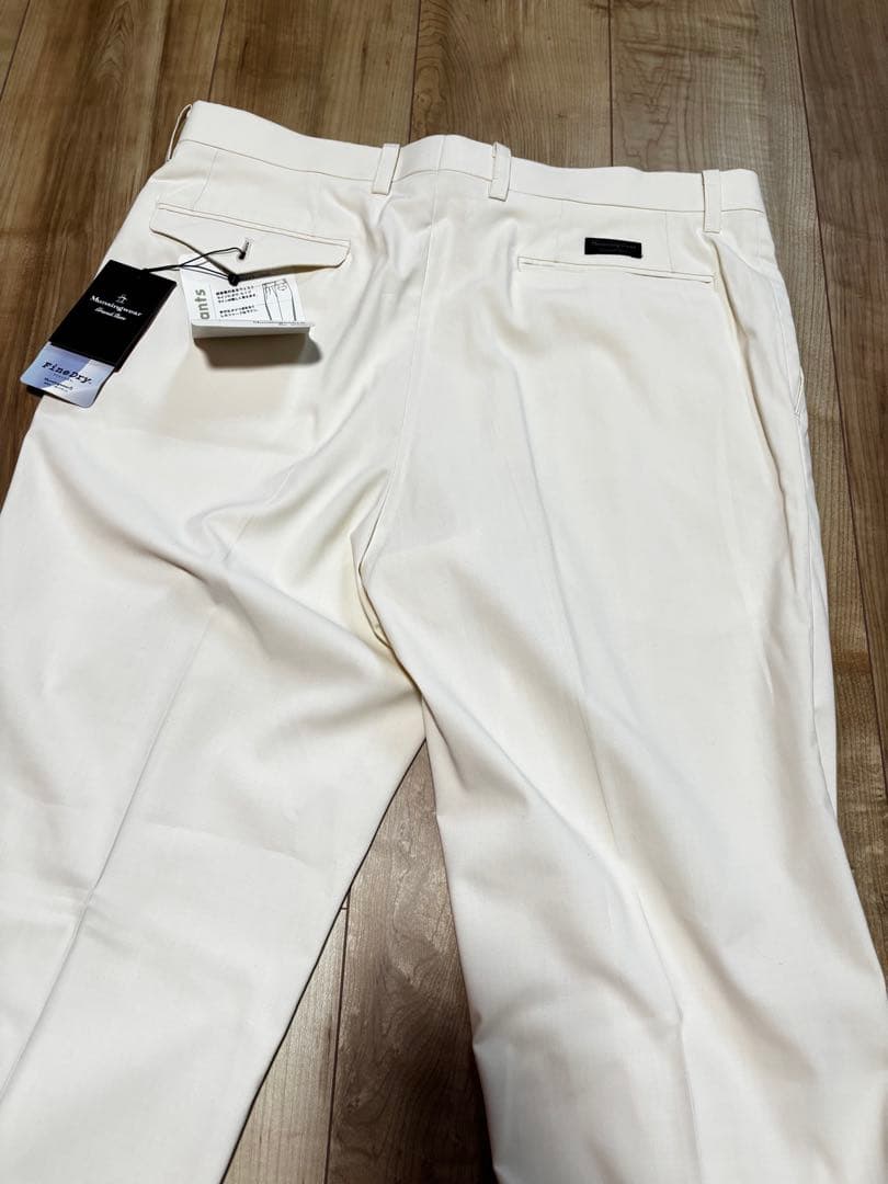 新品。マンシングウェア パンツ