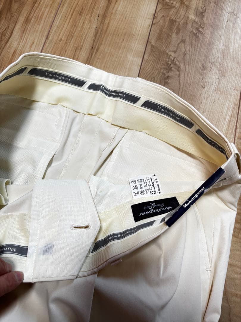 新品。マンシングウェア パンツ