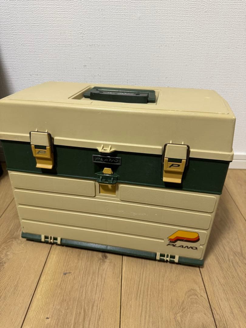 オールドタックルボックスとルアーたくさん　まとめて