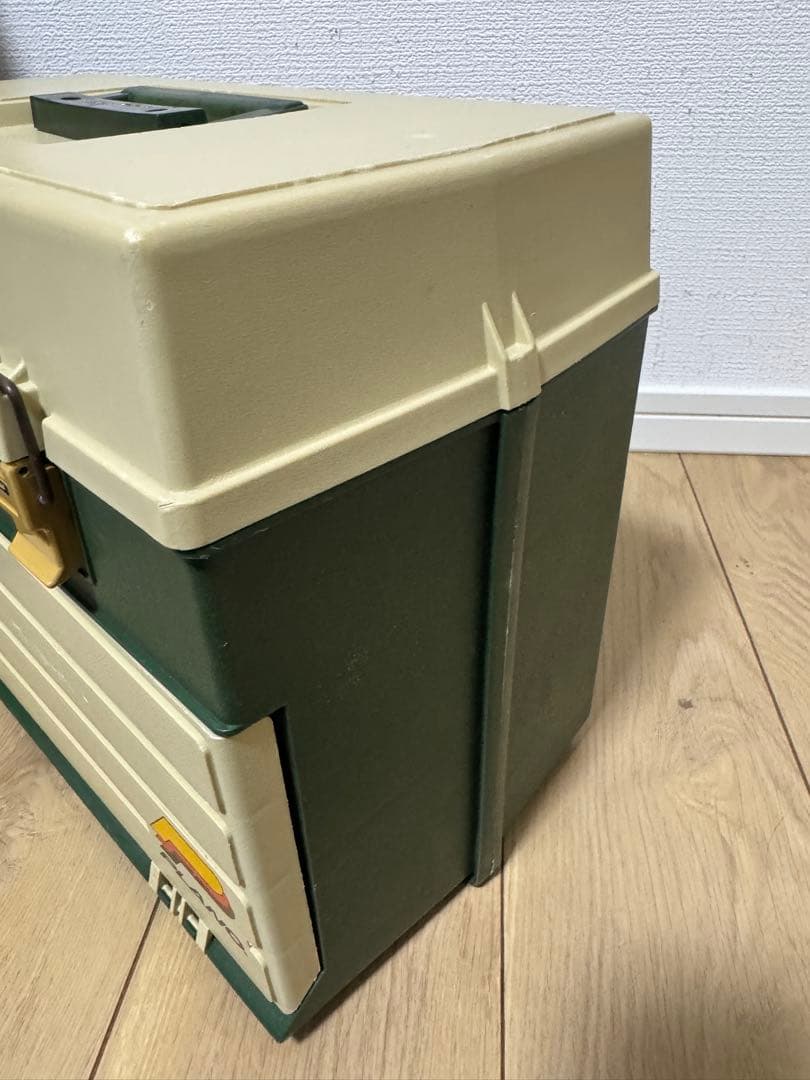 オールドタックルボックスとルアーたくさん　まとめて