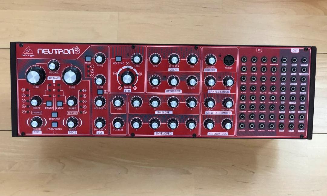 Behringer Neutron アナログ セミモジュラーシンセサイザー