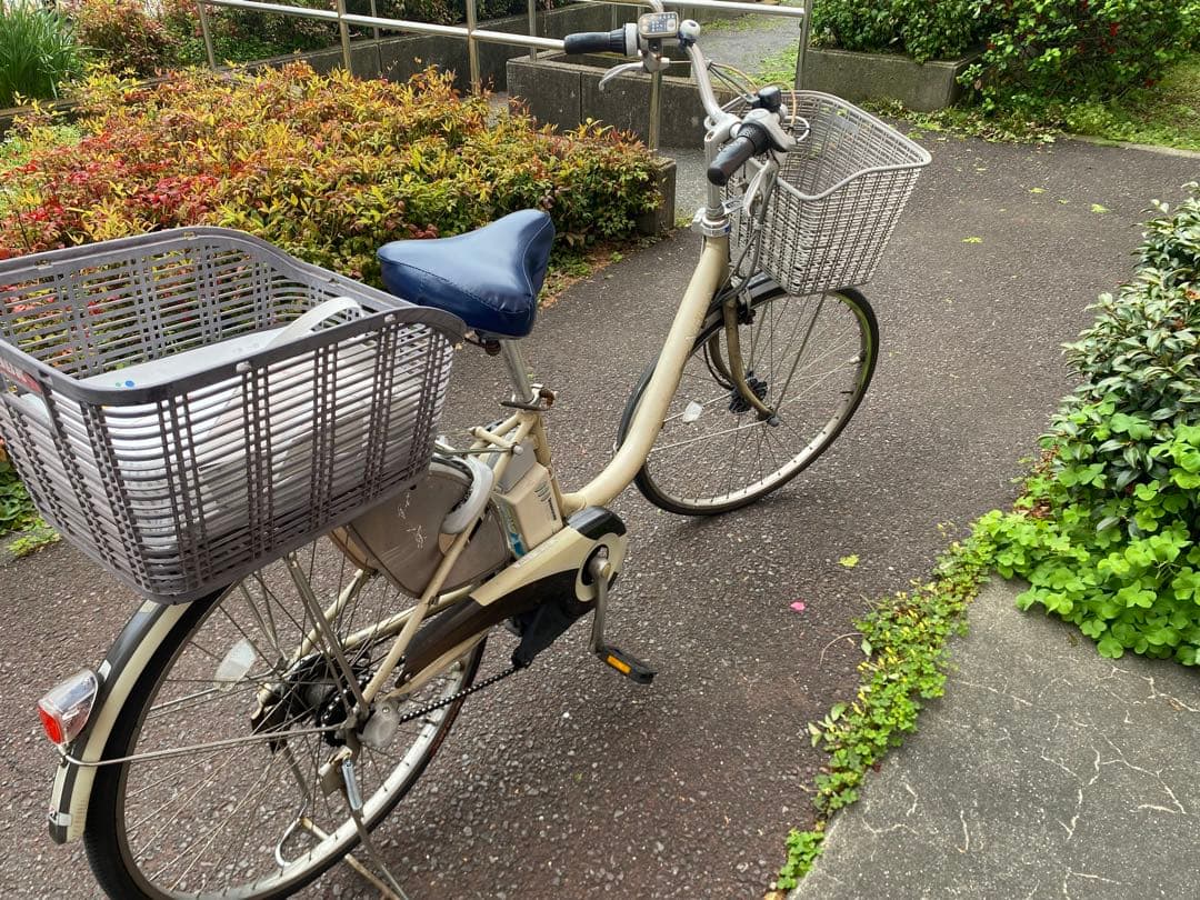 電動アシスト自転車 クリーム色 2カゴ付き