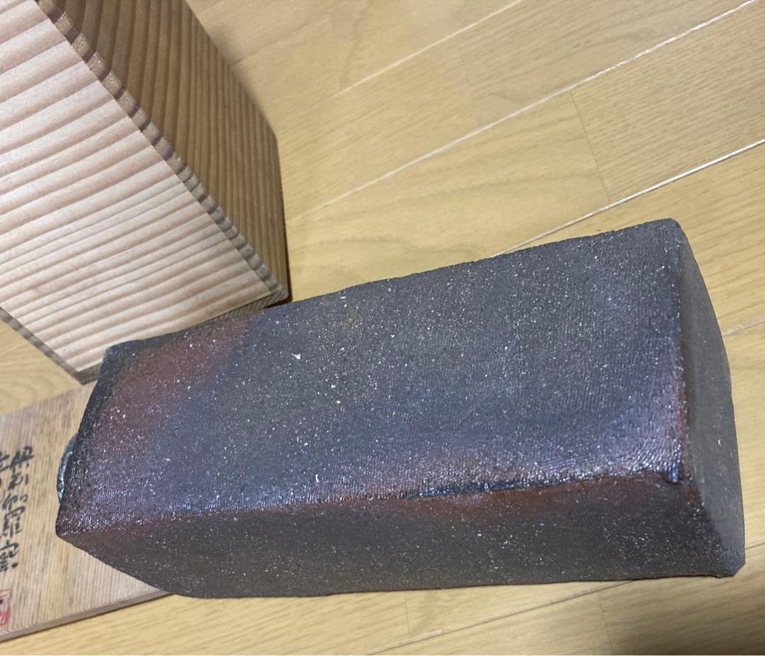 花瓶　焼物　四角　細長い