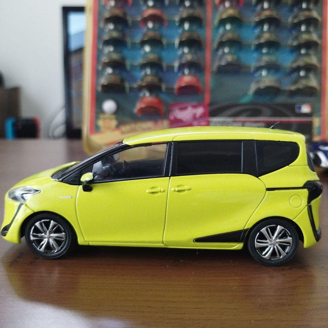非売品トヨタ Sienta ハイブリッドミニカー イエロー